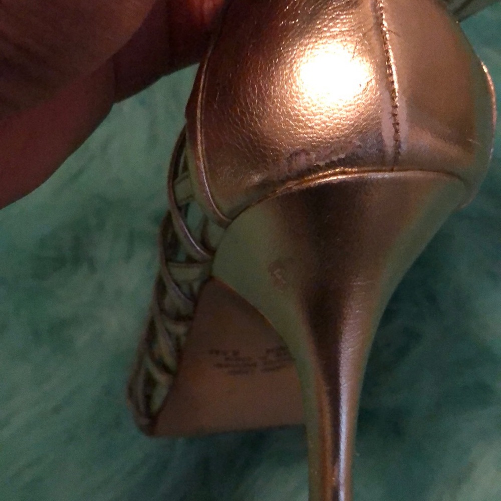 GOLD HEELS... - Picture 3 of 5